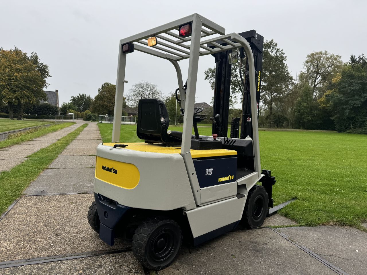 Komatsu 1500KG elektrisch triplo mast 550cm + freelift