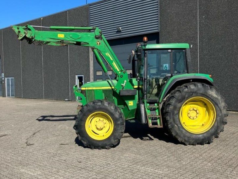 John Deere 6810