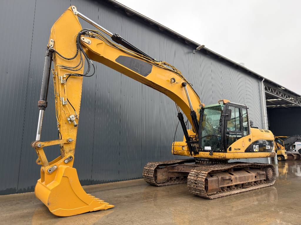 CAT 323D LN