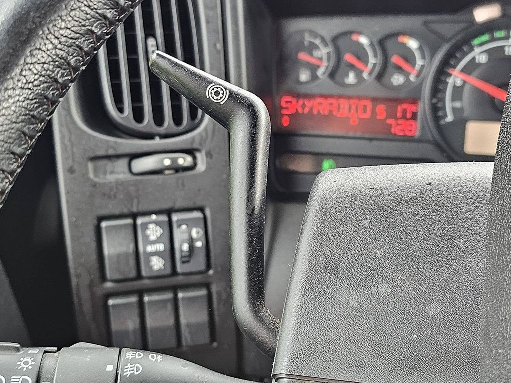 RENAULT D 250 11.9t a/c new engine