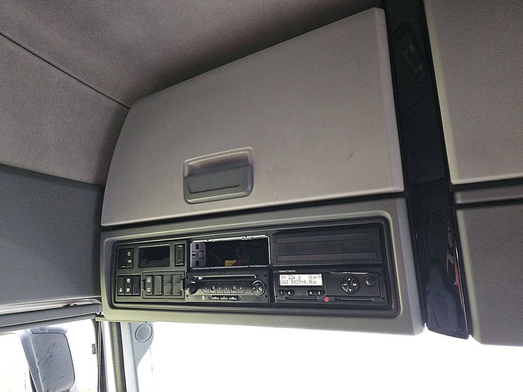 RENAULT T 460 6x2 steeraxle lift