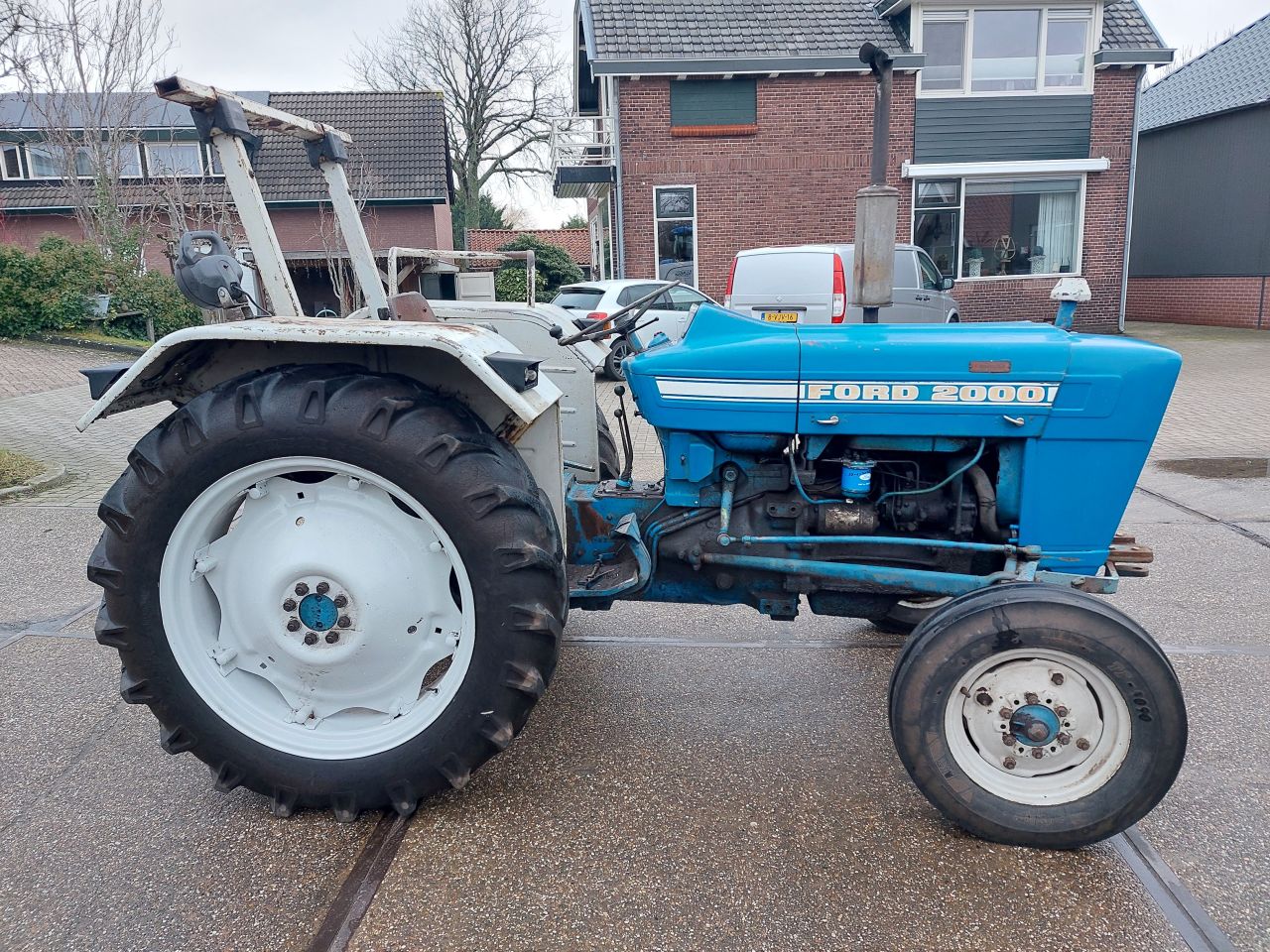 Ford 2000 met werk