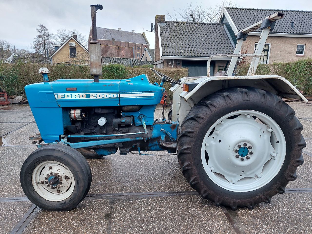 Ford 2000 met werk