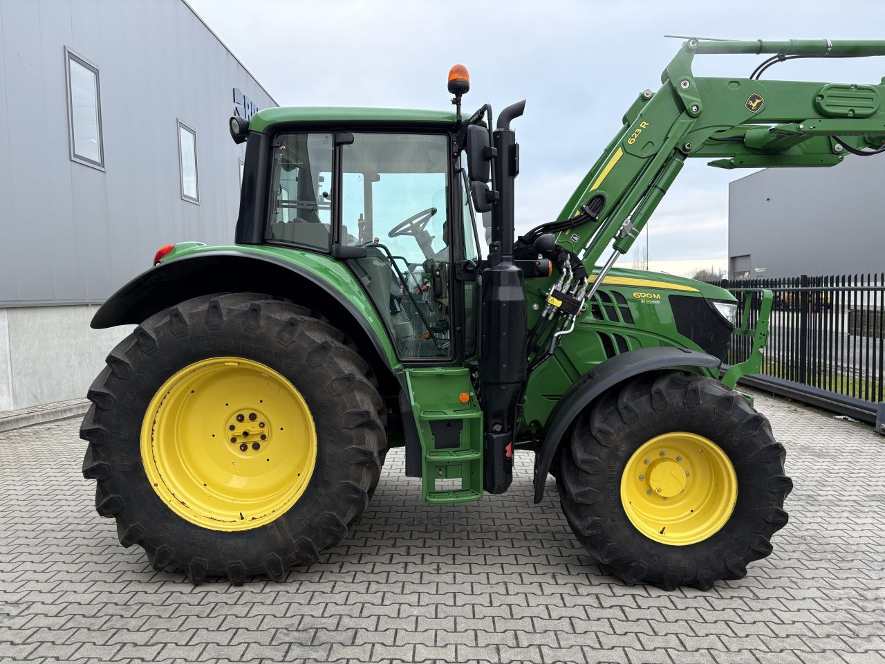 John Deere 6120M met 623R voorlader
