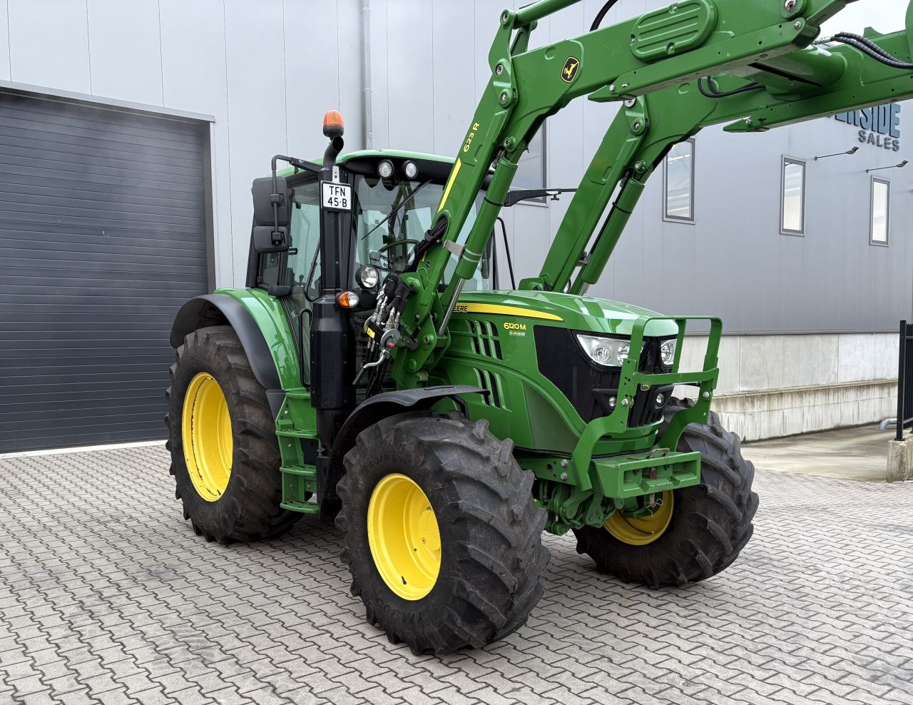 John Deere 6120M met 623R voorlader