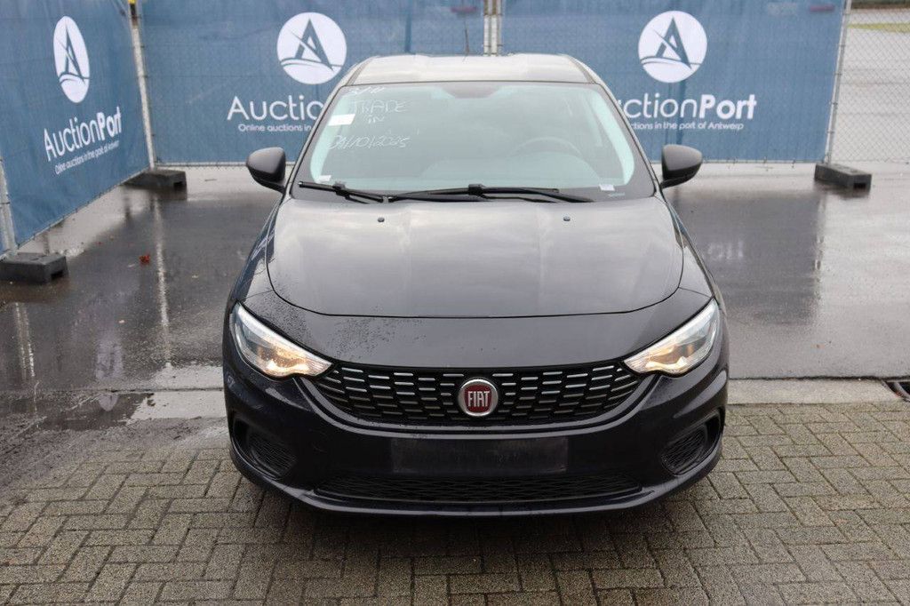 Passenger car Fiat Tipo Petrol 95 hp 2017 (Margin)