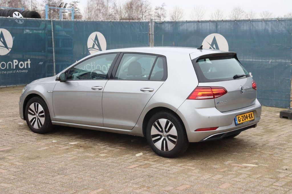 Pkw Volkswagen e-Golf Elektro 136 PS 2017