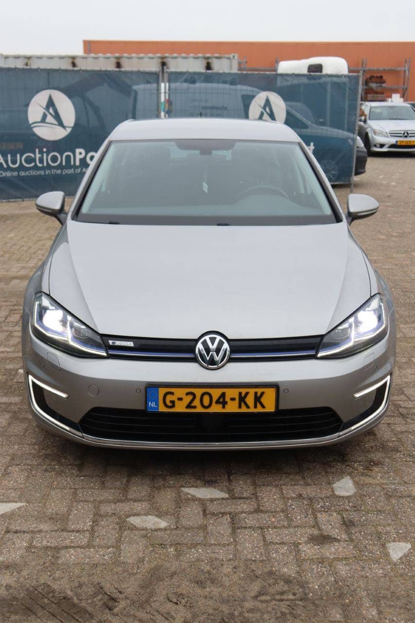 Pkw Volkswagen e-Golf Elektro 136 PS 2017