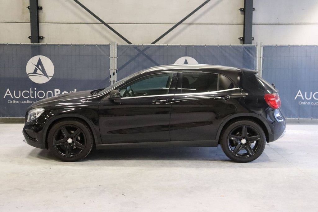 SUV Mercedes-Benz GLA 200 Edition 1 Benzin 157 PS 2014 (Margin)