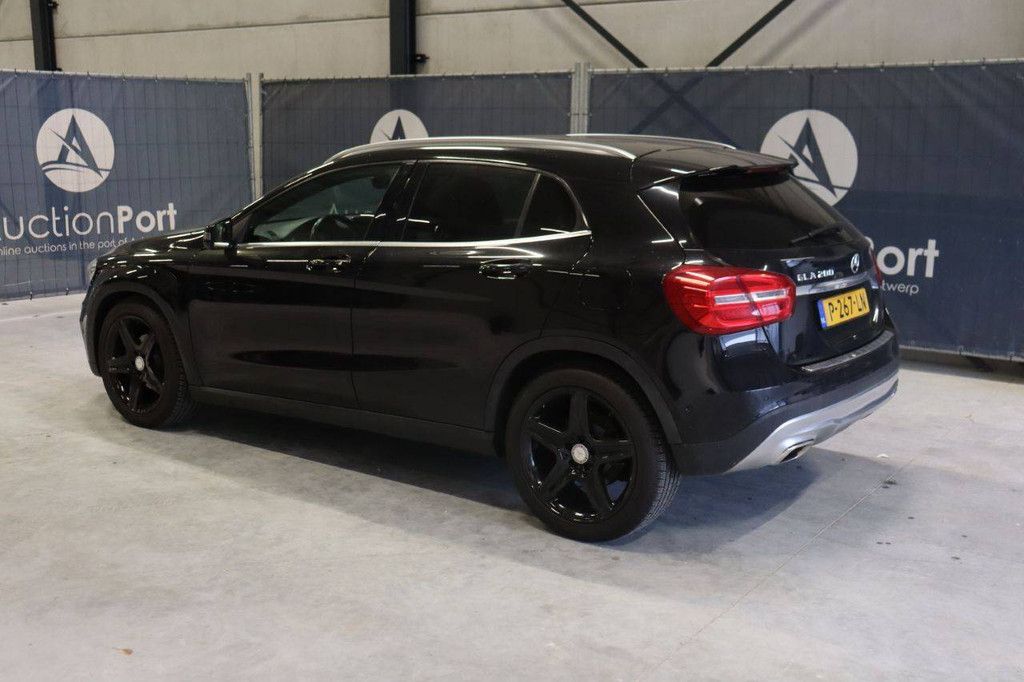 SUV Mercedes-Benz GLA 200 Edition 1 Benzin 157 PS 2014 (Margin)