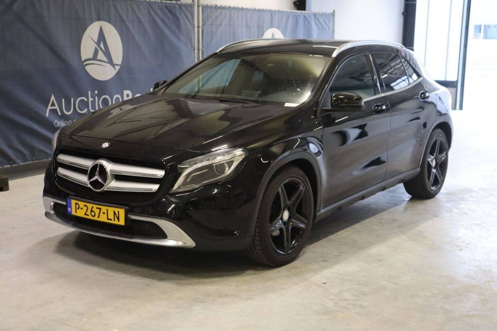 SUV Mercedes-Benz GLA 200 Edition 1 Benzin 157 PS 2014 (Margin)