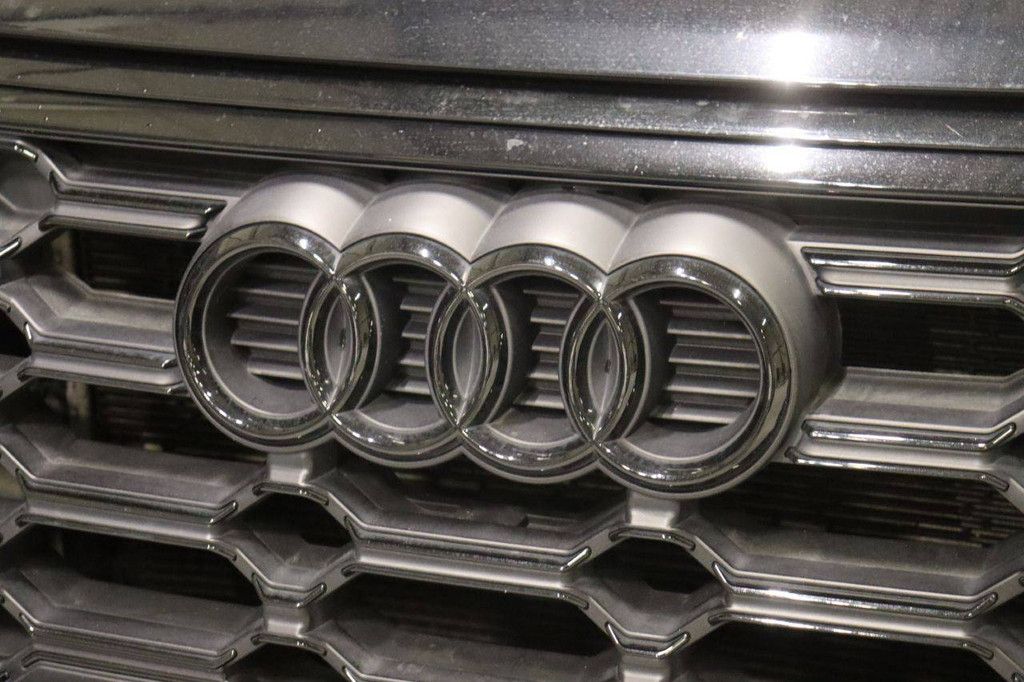 SUV Audi Q5 50 tfsi-e Electric/Gasoline 266 hp 2021