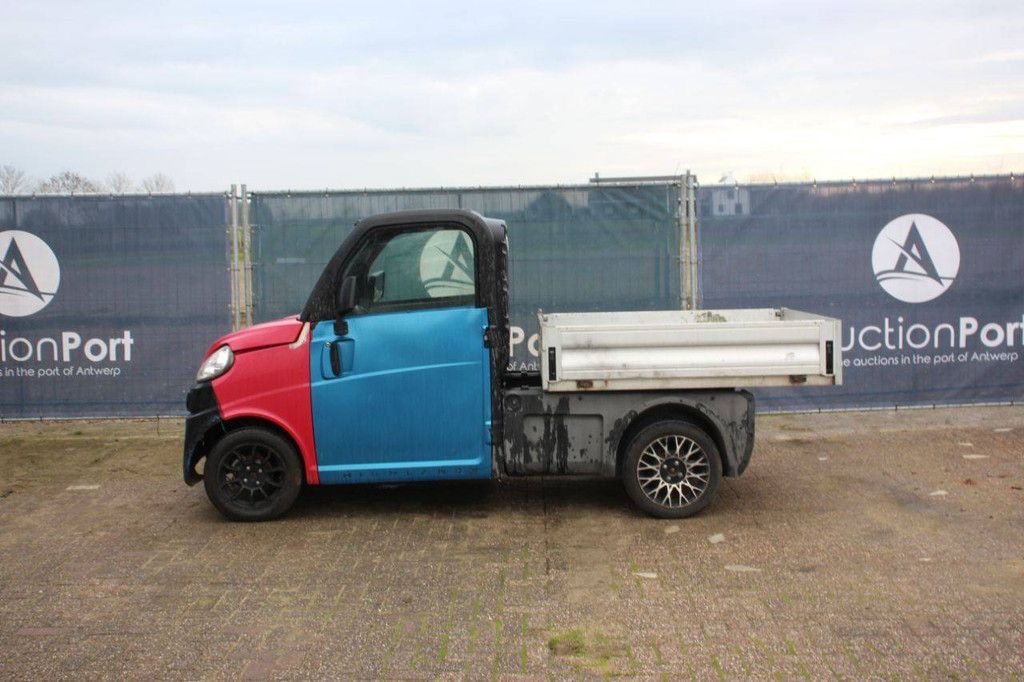 Pick-up with loading platform Ligier Diesel