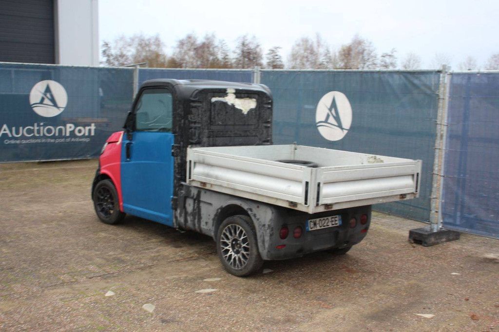 Pick-up with loading platform Ligier Diesel