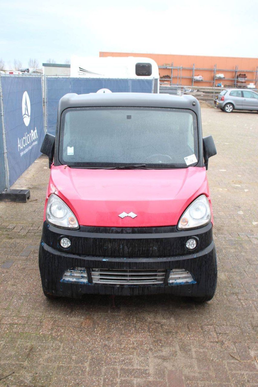 Pick-up with loading platform Ligier Diesel