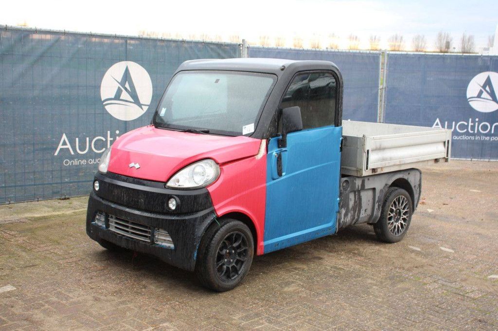 Pick-up with loading platform Ligier Diesel