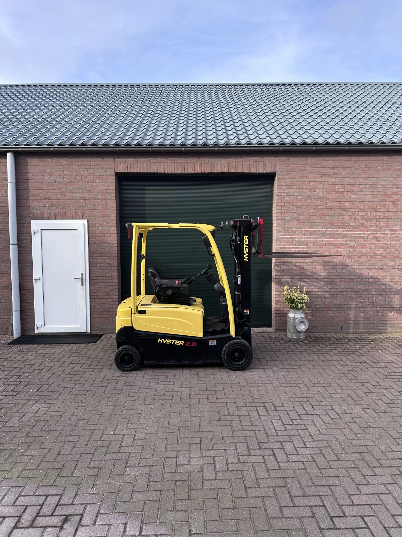 Hyster J2.0XN 2000kg 2017 4400 uur triplo elektrische heftruck