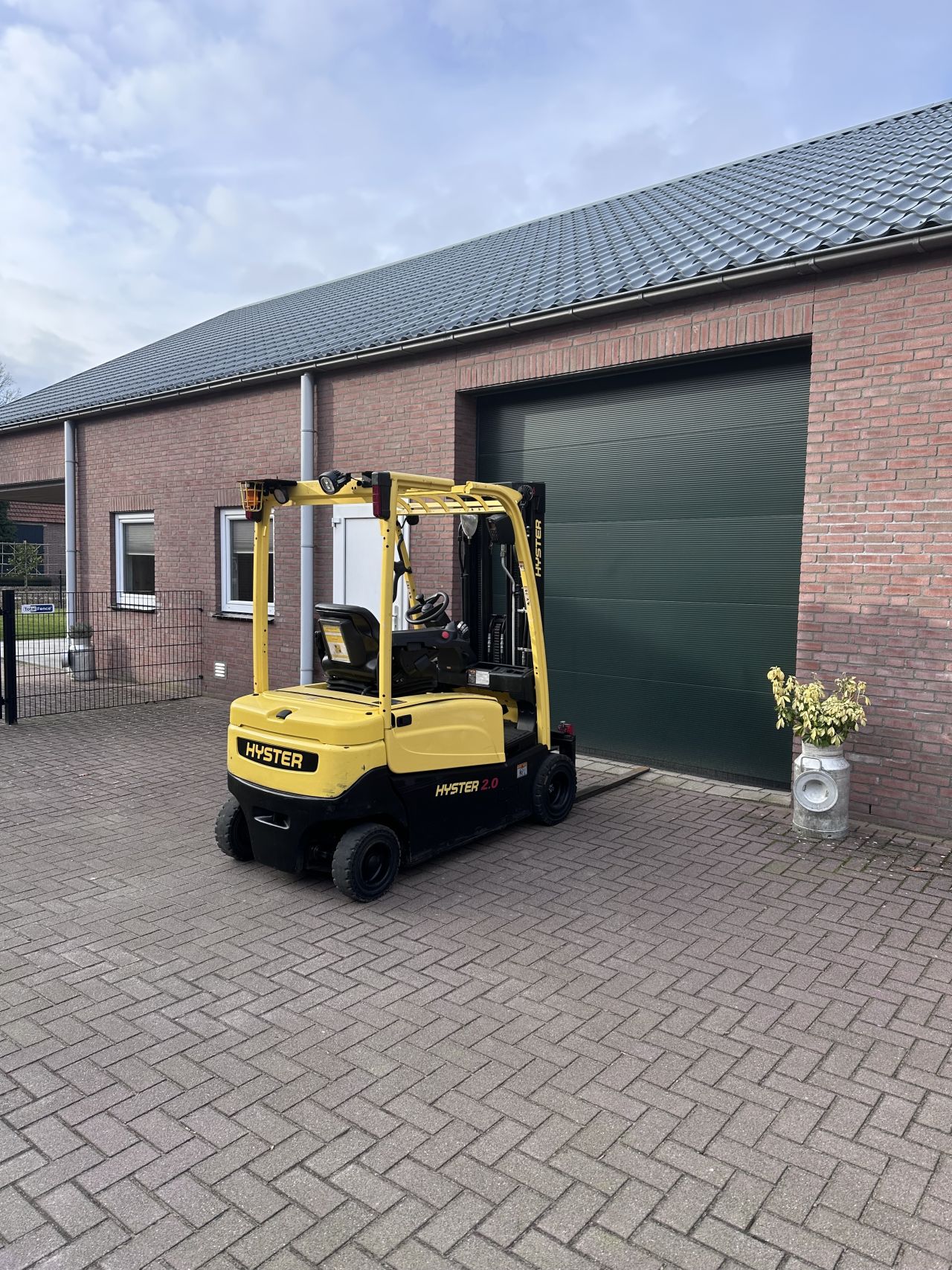 Hyster J2.0XN 2000kg 2017 4400 uur triplo elektrische heftruck