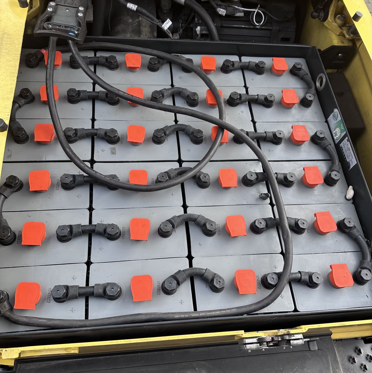 Hyster J2.0XN 2000kg 2017 4400 uur triplo elektrische heftruck