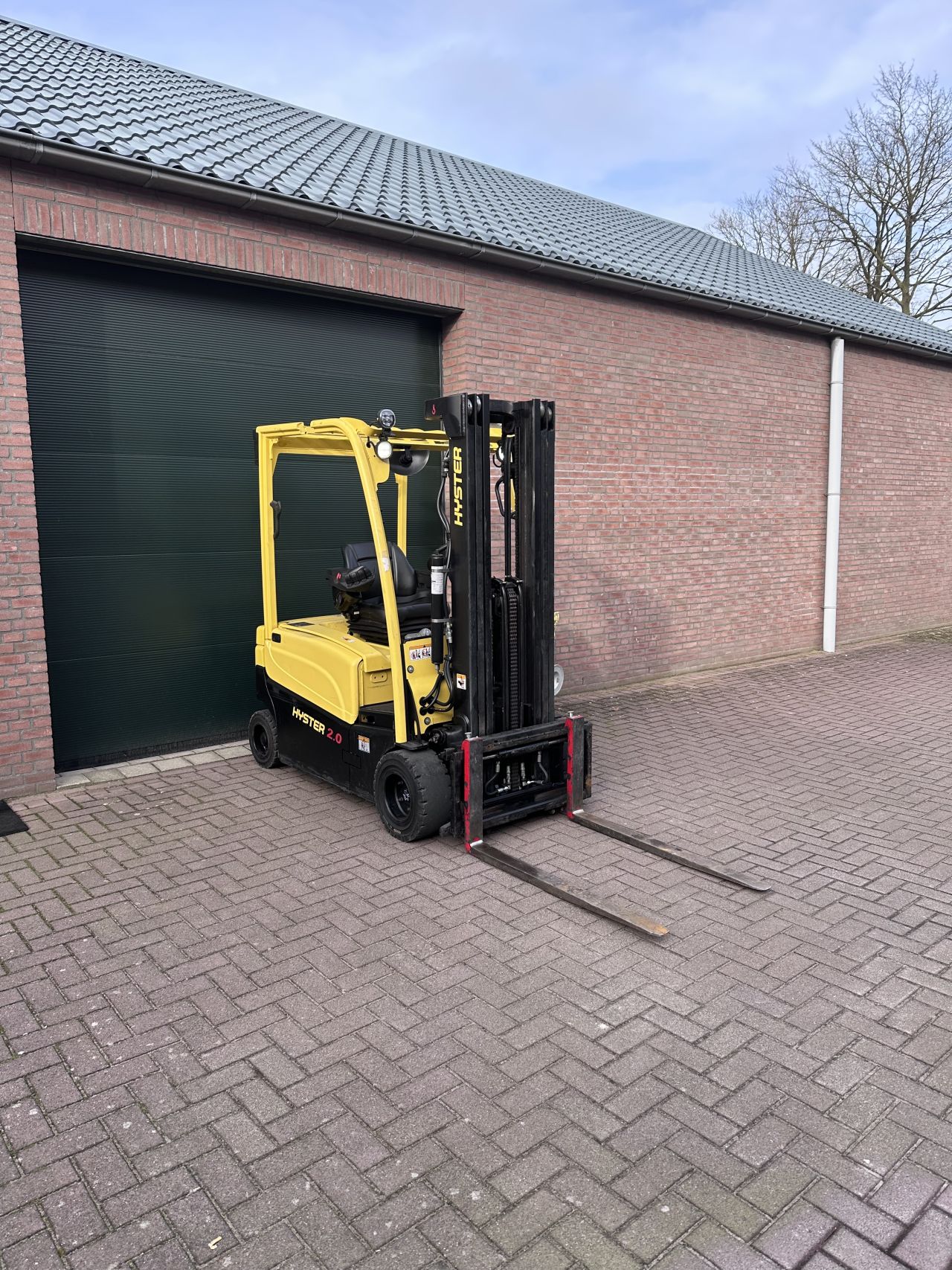 Hyster J2.0XN 2000kg 2017 4400 uur triplo elektrische heftruck