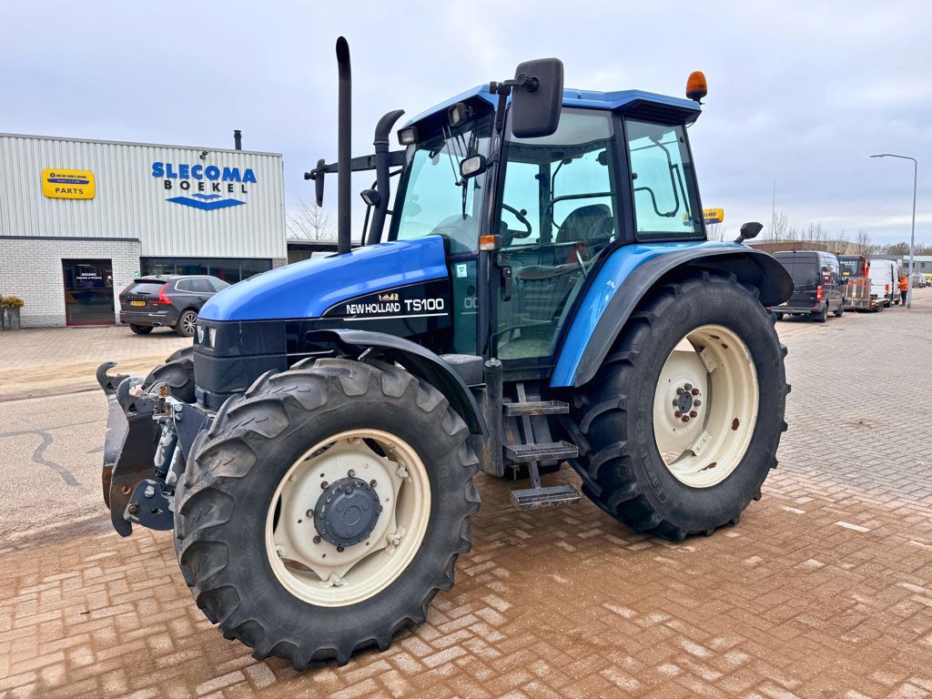 New Holland TS100 4WD