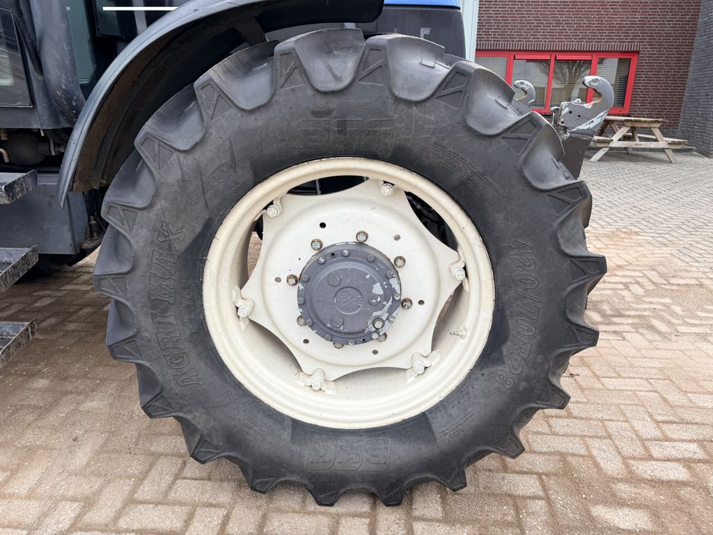 New Holland TS100 4WD