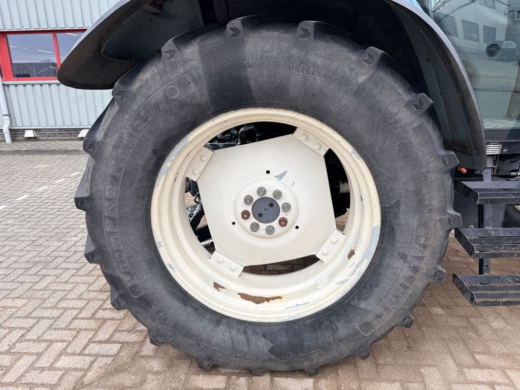 New Holland TS100 4WD