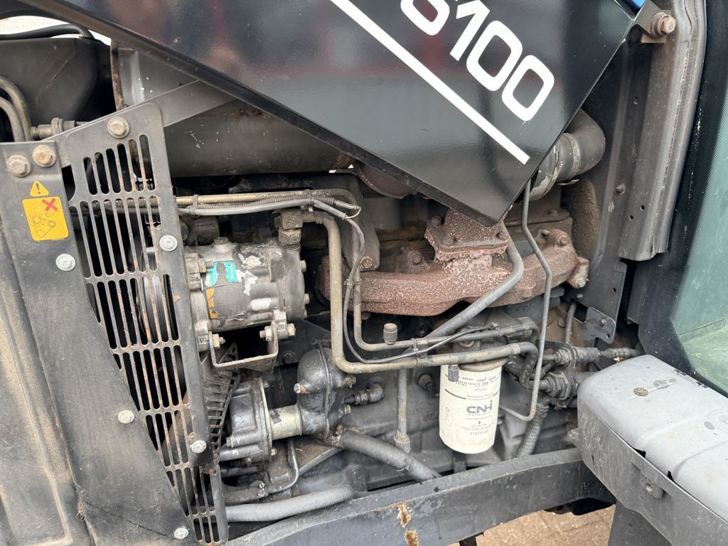 New Holland TS100 4WD