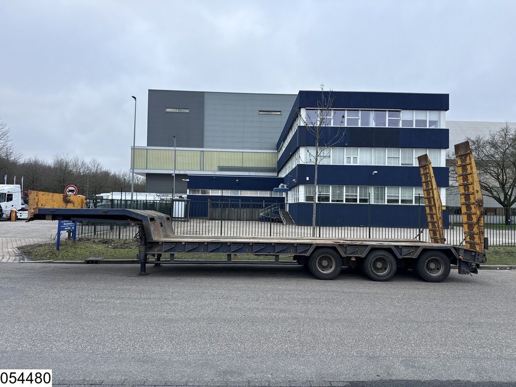 ACTM Lowbed 34000 KG, 250cm+2x22CM, Leaf suspension, Winch