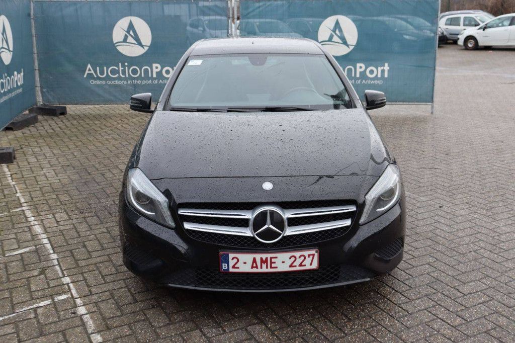 Mercedes-Benz A180 Benziner 2012 (Margin)