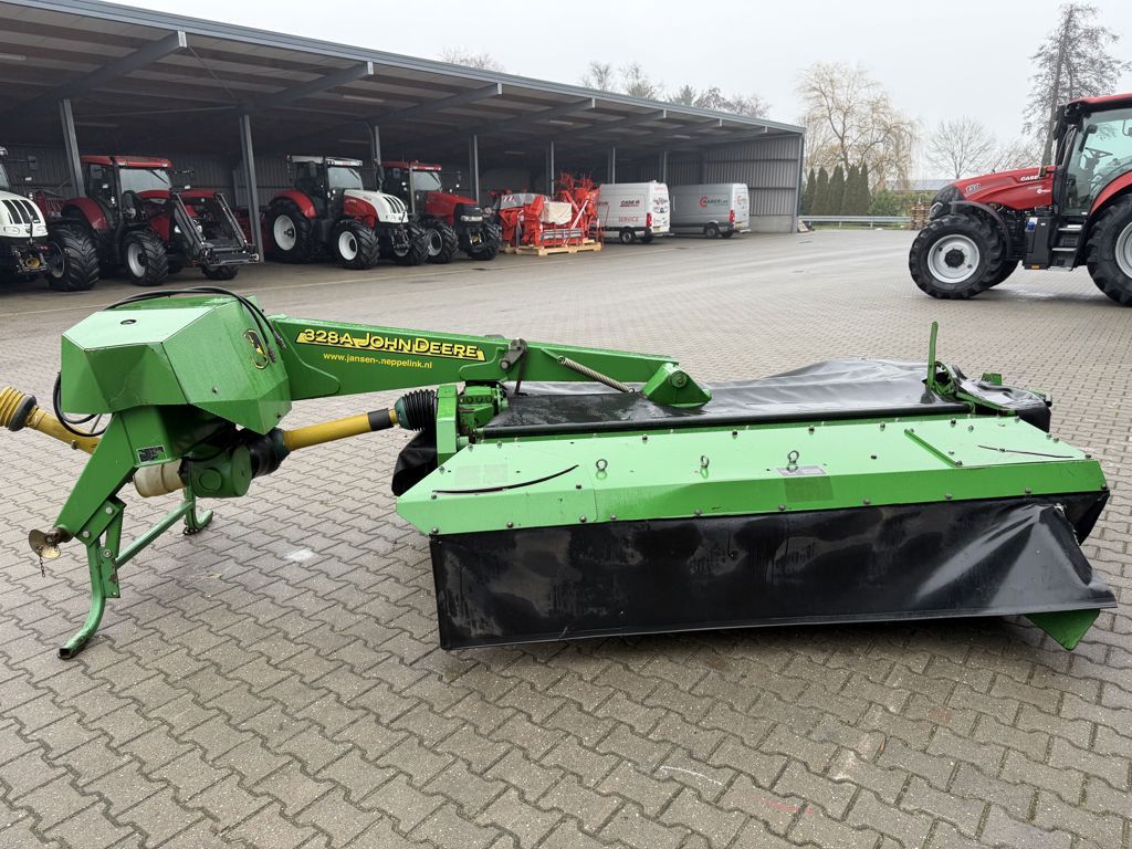 John Deere 328 achtermaaier