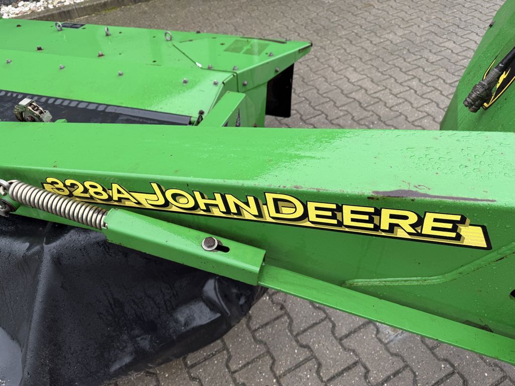 John Deere 328 achtermaaier