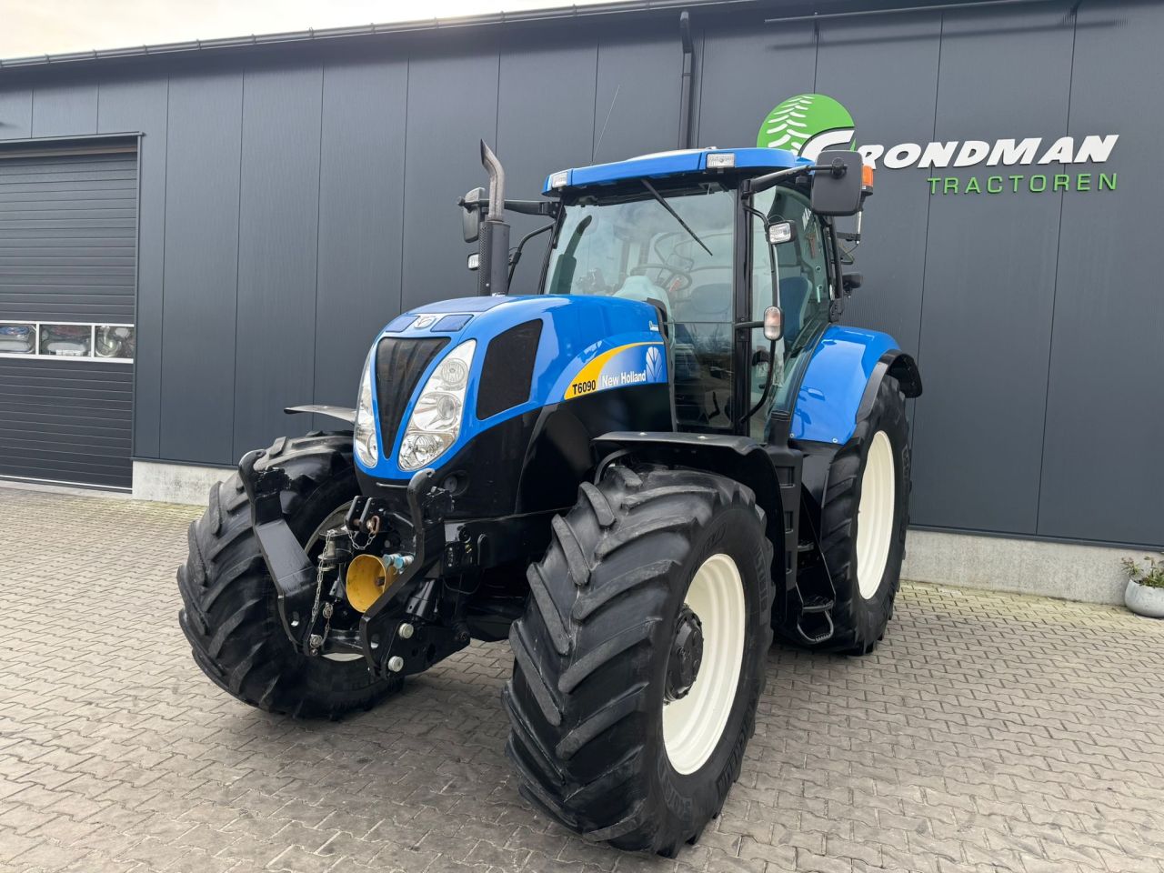 New Holland T6090