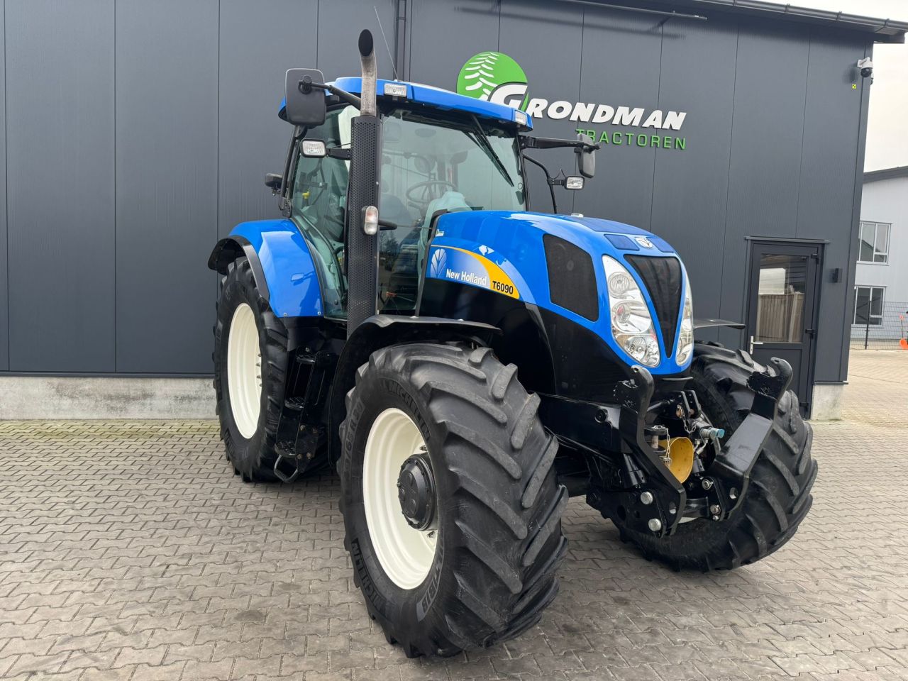 New Holland T6090