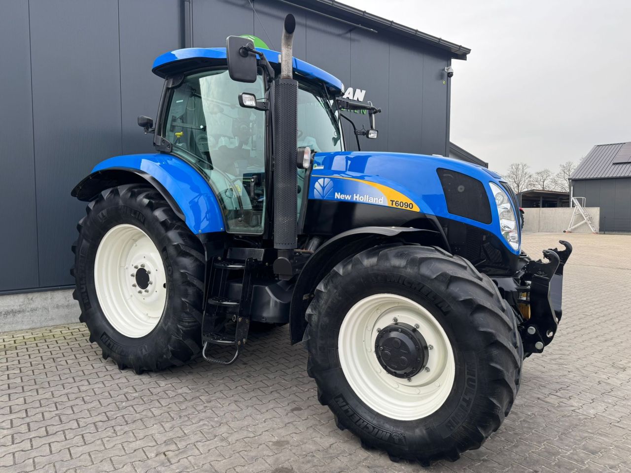 New Holland T6090