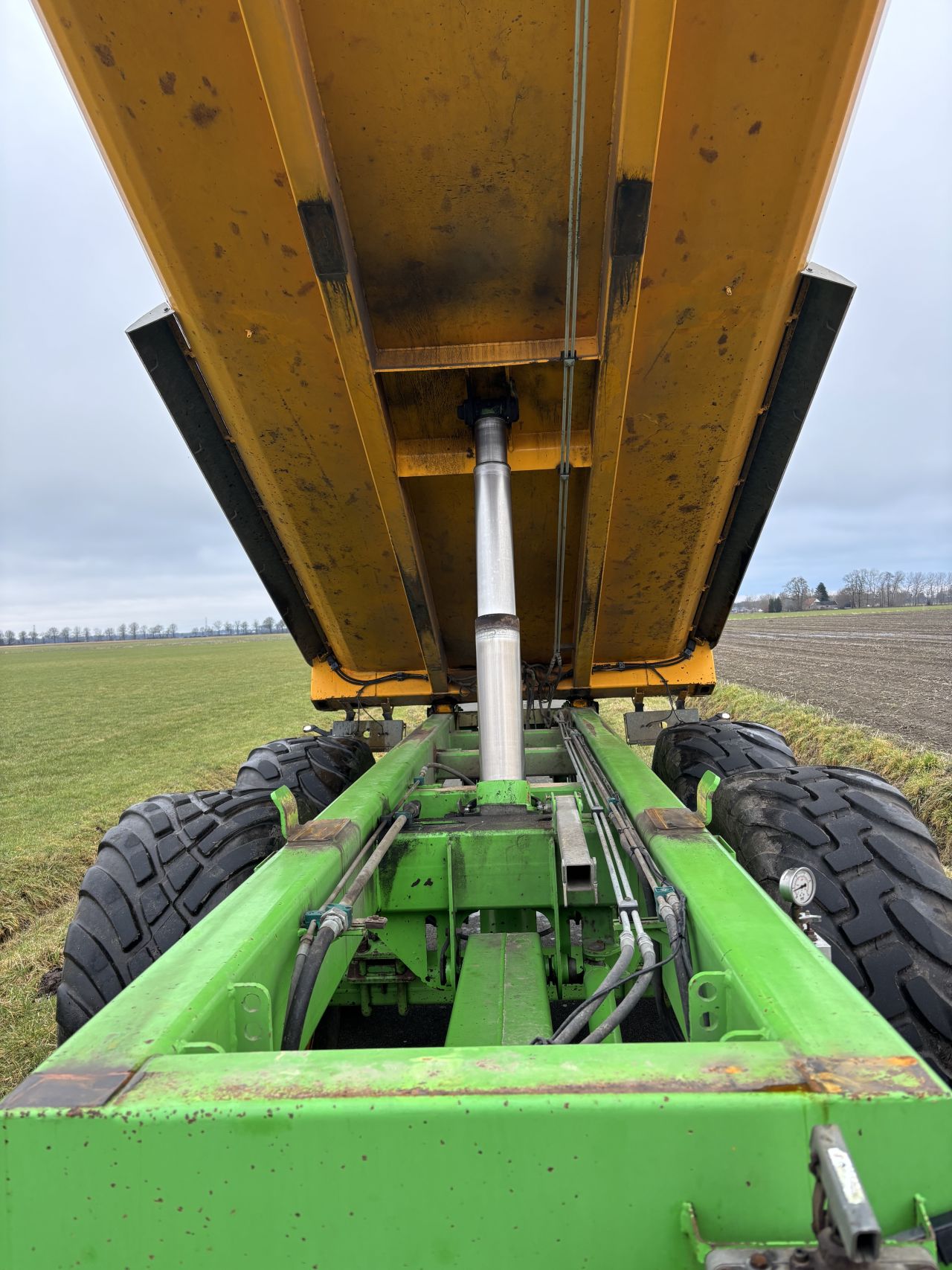 Joskin 22 tons dumper grondkar kipper