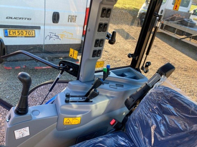 New Holland BOOMER 35 HST