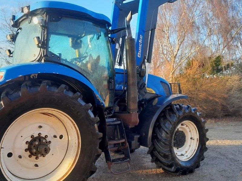 New Holland T7060 Power Shift med ÅLØ Q 76 frontlæsser
