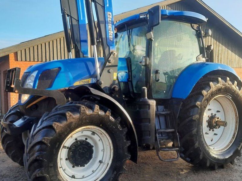 New Holland T7060 Power Shift med ÅLØ Q 76 frontlæsser