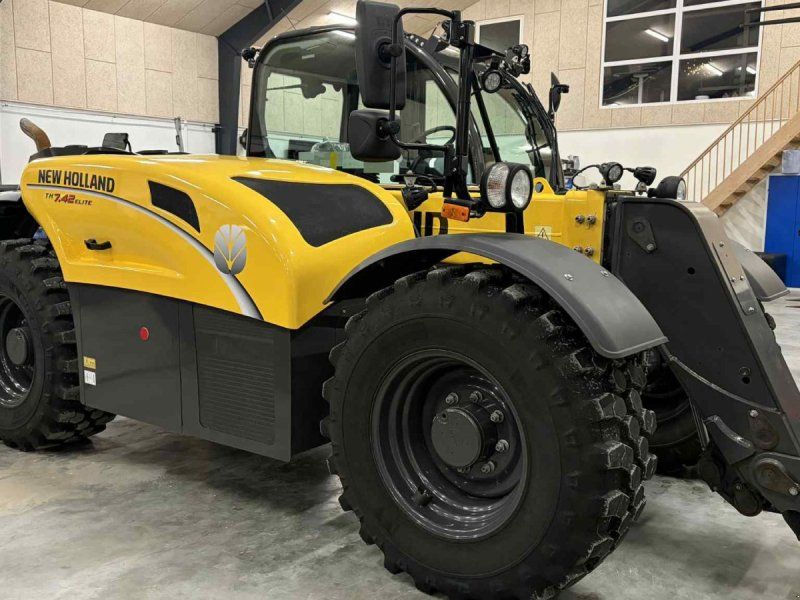 New Holland TH 7.42 Elite