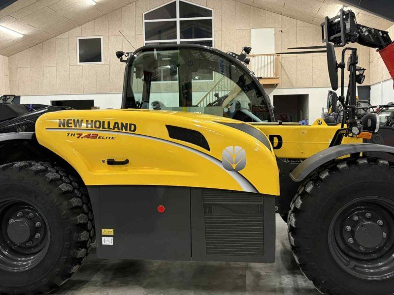 New Holland TH 7.42 Elite
