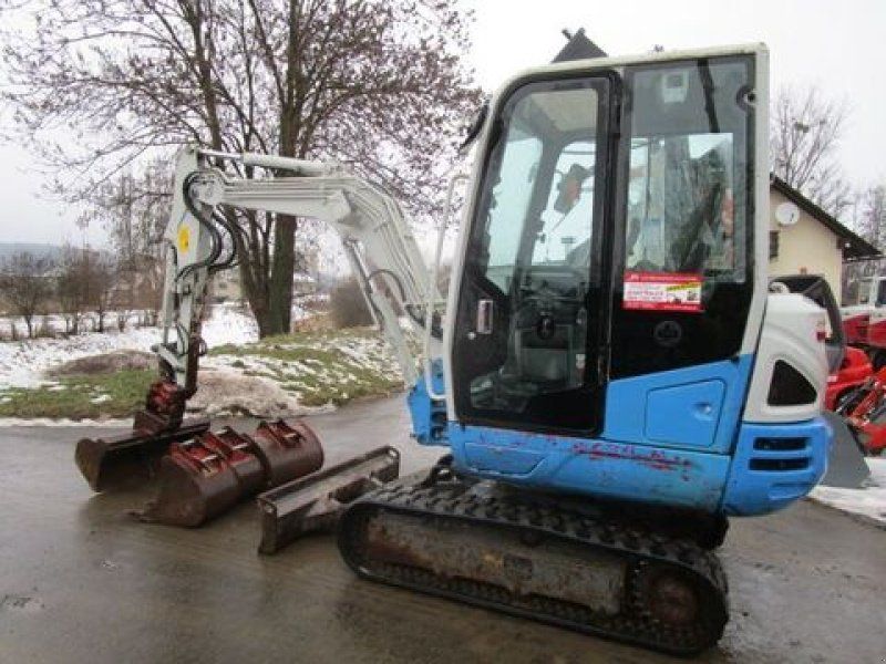 Takeuchi TB 230 POWERTILT + hydr. Schnellwechsler + 4 L