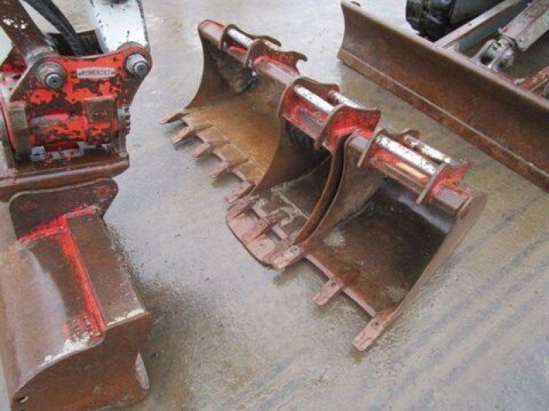 Takeuchi TB 230 POWERTILT + hydr. Schnellwechsler + 4 L