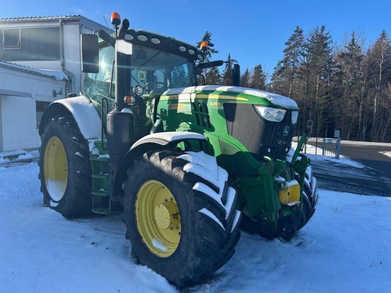 John Deere 6215R