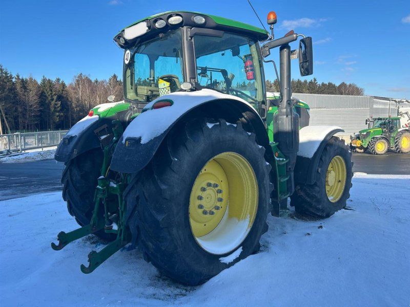 John Deere 6215R