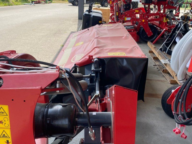 Vicon Extra 228, mit Schwadscheibe rechts und Anfahrsicherung