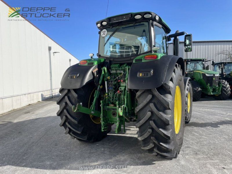 John Deere 6215R