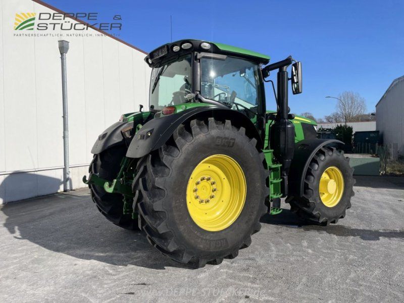 John Deere 6215R