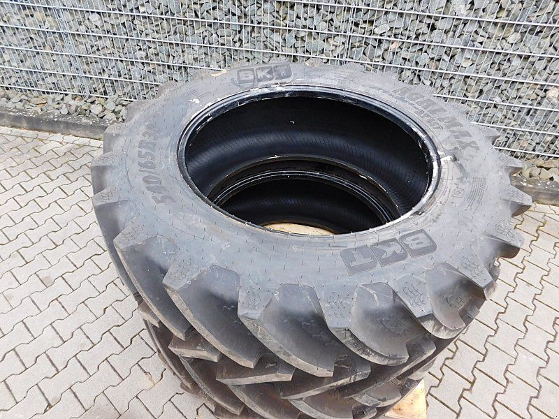 BKT 540/65R38
