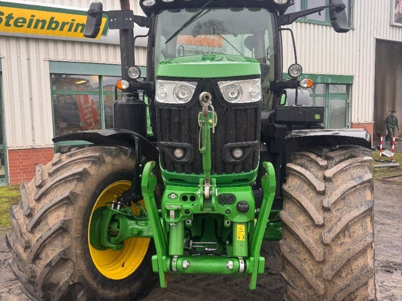 John Deere 6215R